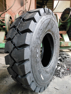 Ban forklift industri