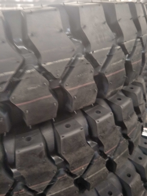 Ban forklift industri