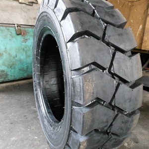 Ban forklift industri